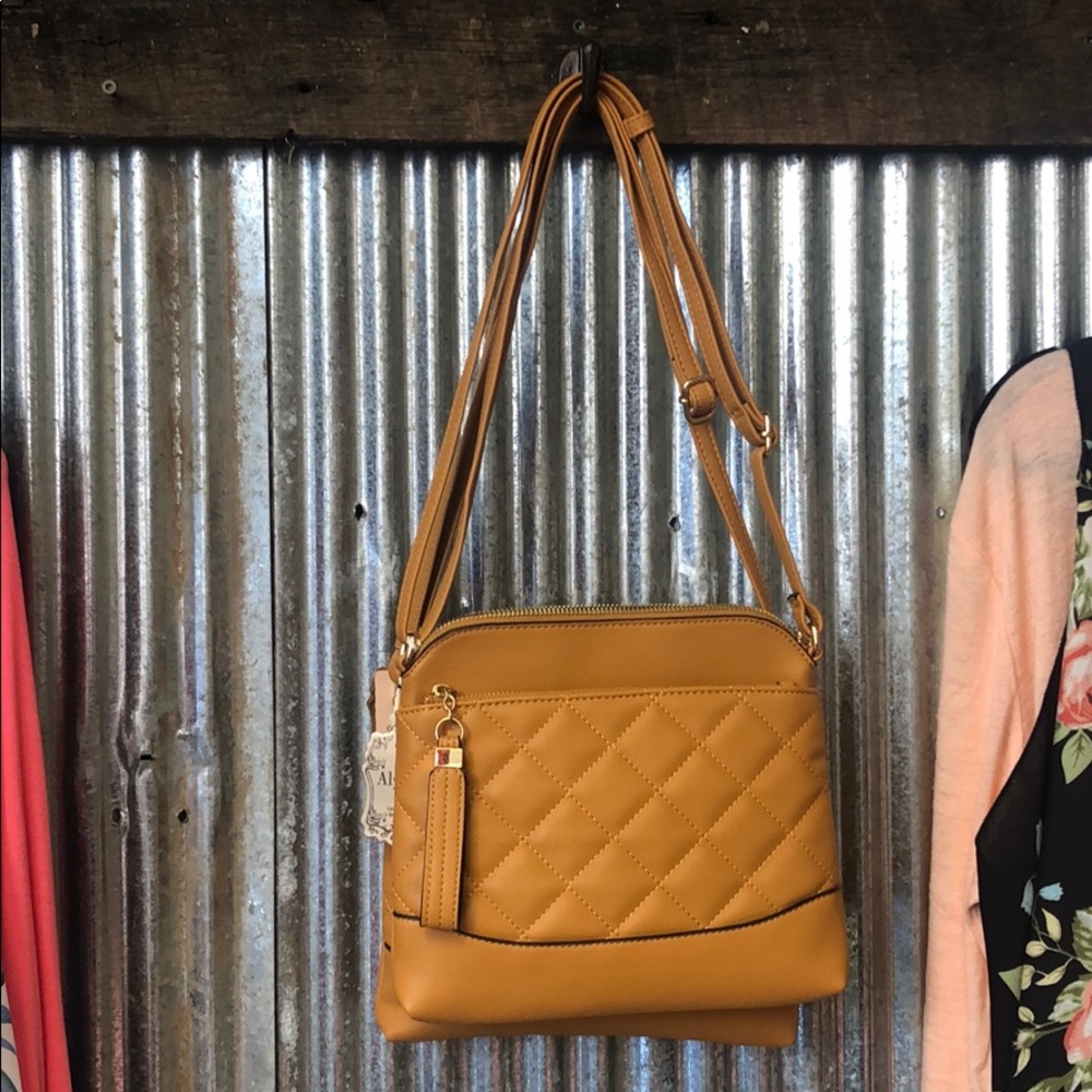 NWT ALYSSA VEGAN CROSSBODY